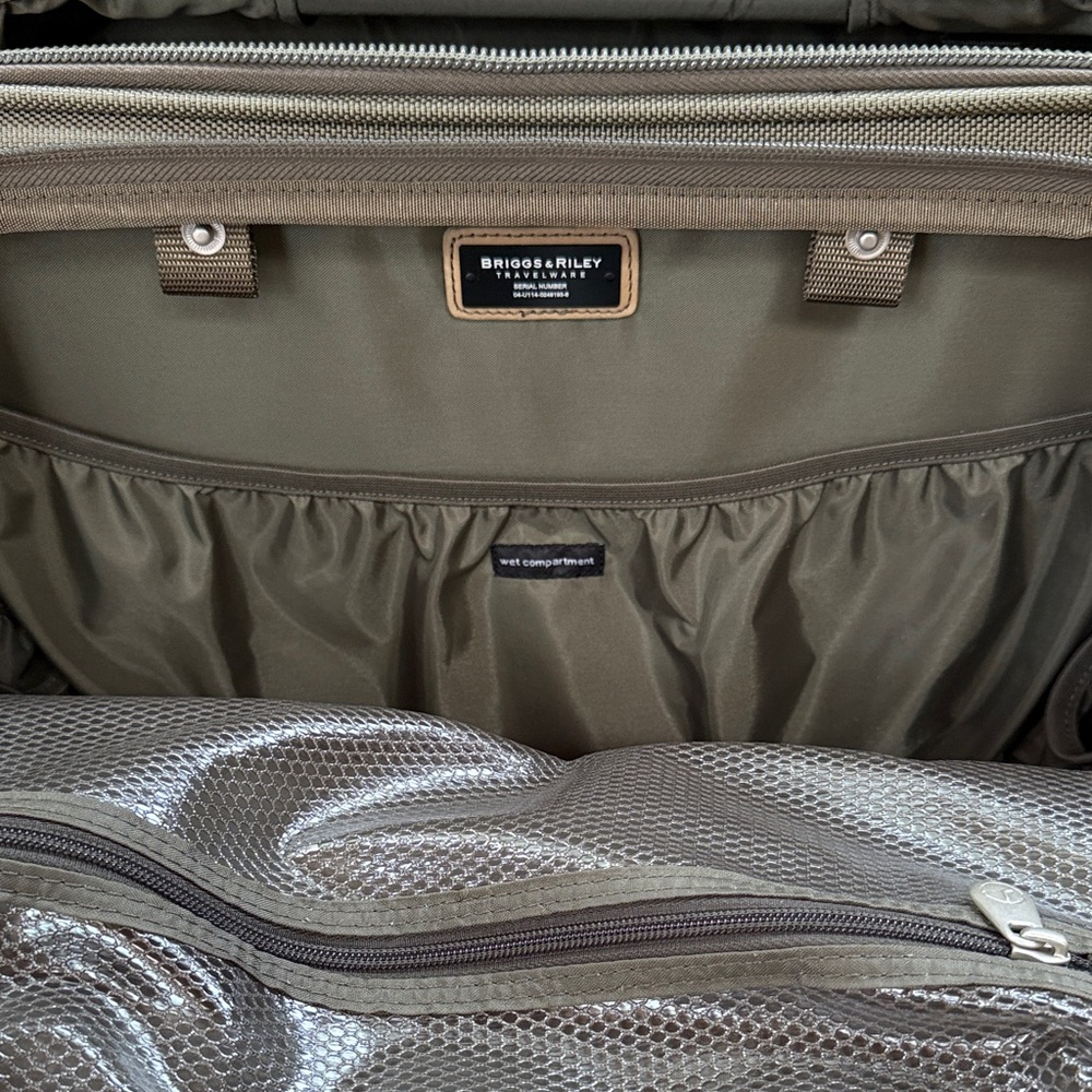 EUC! Briggs & Riley carry on bag - Picture 2 of 9